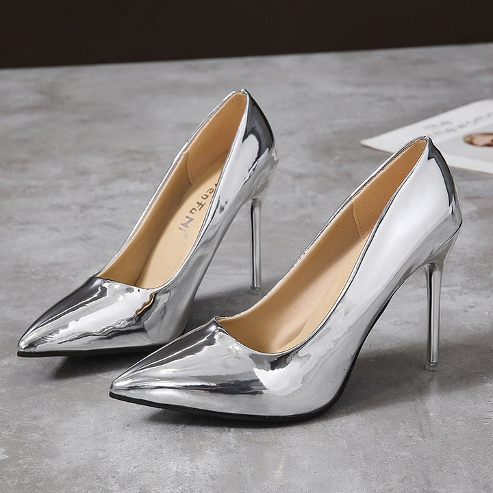 Damen  spitze Pumps mit schmalem Stilettoabsatz und spiegelnder Lackoptik Echo Archiv