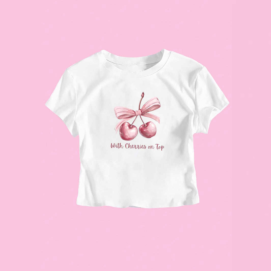 Damen Kurzarm Crop-T-Shirt mit fröhlichem Kirschmotiv und Schleifenapplikation Echo Archiv