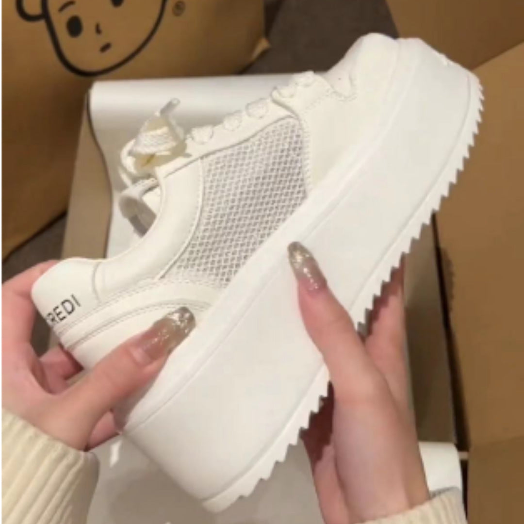 Damen Plateau-Chunky-Sneaker mit Blumenapplikation und Netz-Einsatz – Névara
