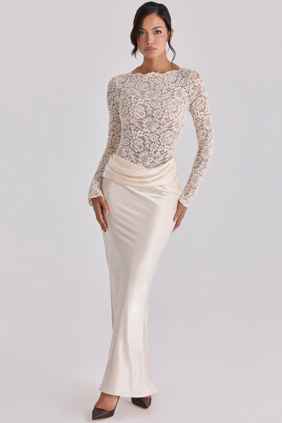Damen Elegantes Spitzenoberteil mit fließendem Rock – Élara