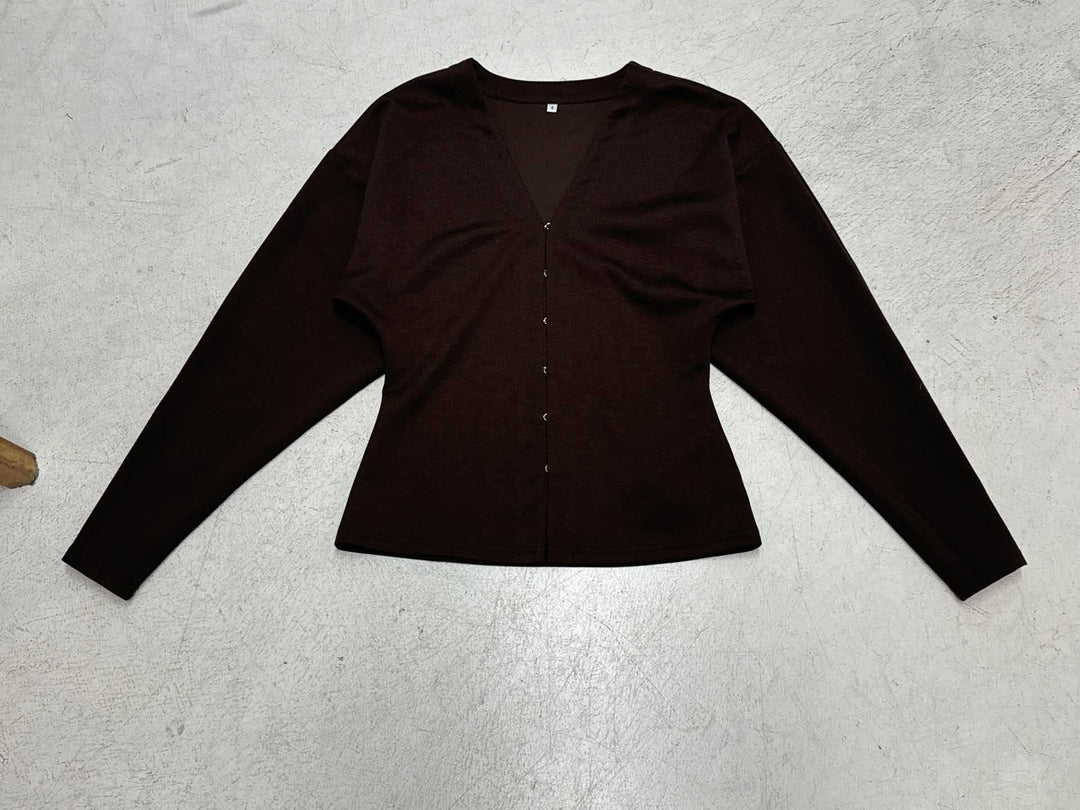 Damen nan taillierte Feinstrickcardigan mit V-Ausschnitt und Häkchenverschluss Echo Archiv
