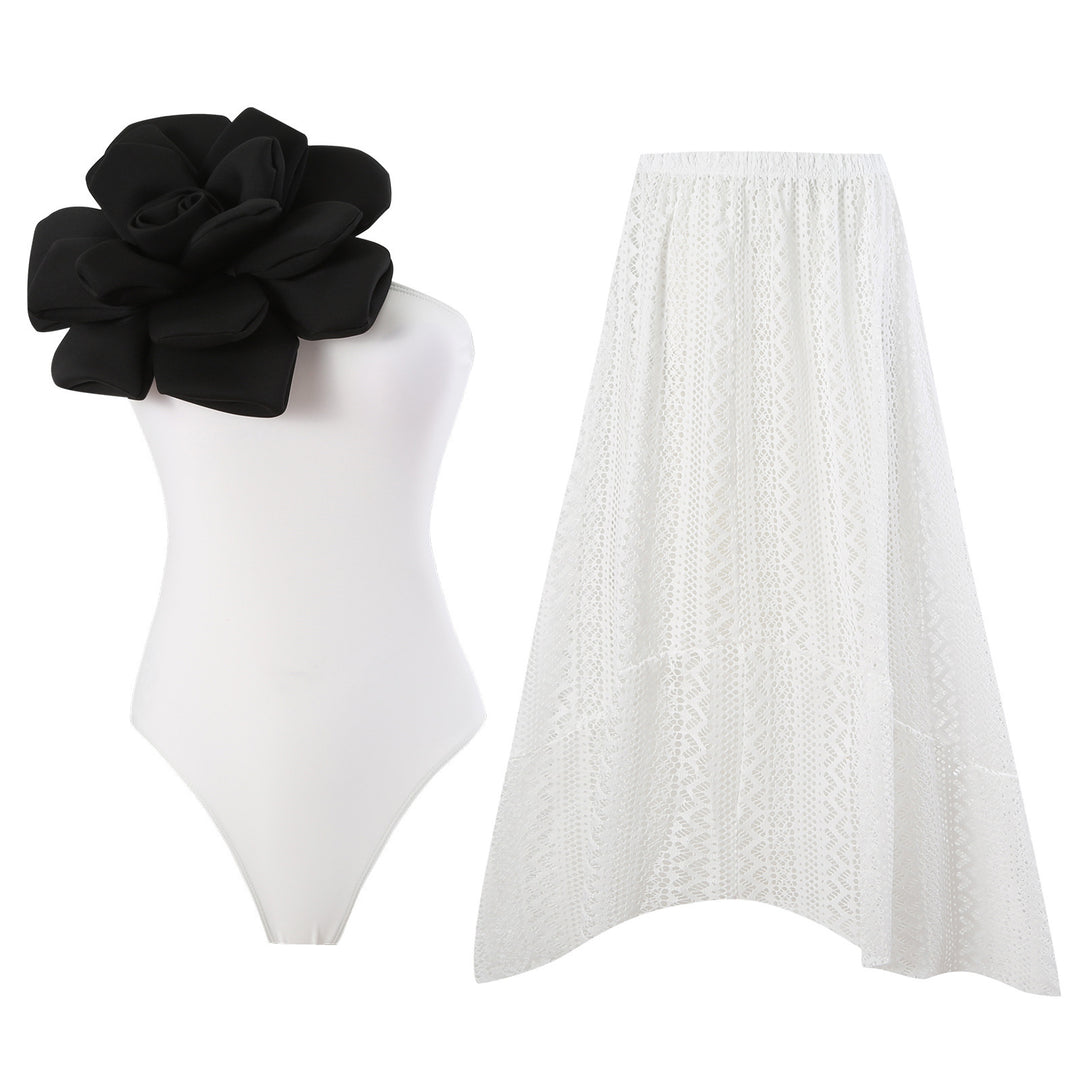 Damen Eleganter Badeanzug mit großem Blumen-Detail und transparentem Überrock Echo Archiv