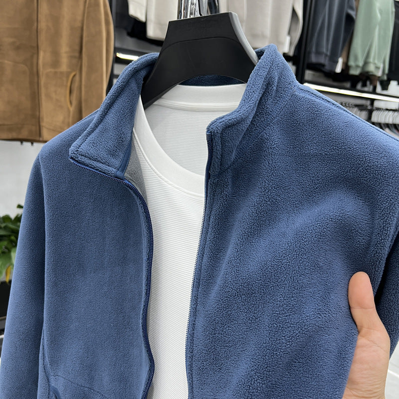Herren Fleecejacke mit hohem Kragen und praktischen Taschen Echoarchiv