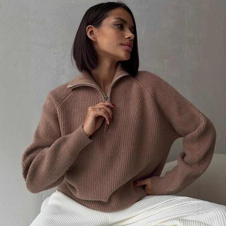 Damen Gerippter Wollmix-Pullover mit halbem Reißverschluss und weitem Stehkragen Echoarchiv