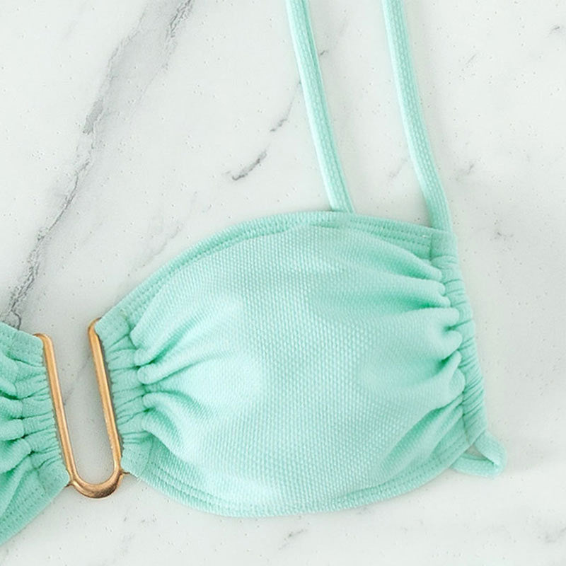 Damen Bikini-Set mit modernen Rüschendetails und elegantem goldenen Akzent Echo Archiv