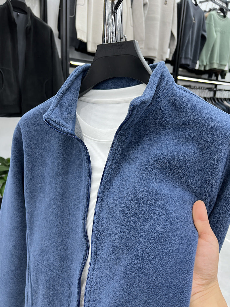 Herren Fleecejacke mit hohem Kragen und praktischen Taschen Echoarchiv