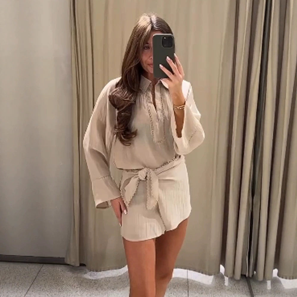 Damen Leichtes Crinkle-Zweiteiler mit Oversized-Hemd und Wickel-Minirock Echoarchiv