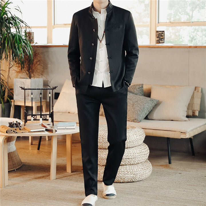 Herren nan asiatisch inspirierte Mandarinjacke mit Stehkragen, Knotenknopfleiste und tonalem Stick-Emblem Echo Archiv