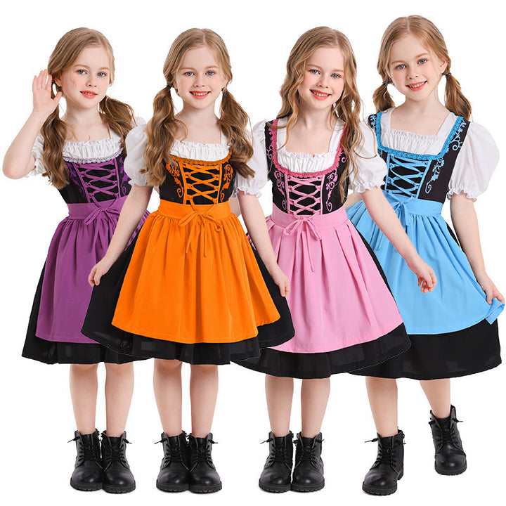 Damen nan trachtiges Dirndlkleid mit geschnürtem Mieder, Puffärmeln und abnehmbarer Schürze Echo Archiv