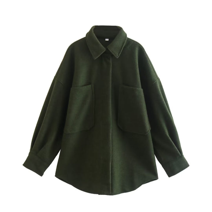 Damen kastige Hemdjacke im Oversize Cut mit großen aufgesetzten Taschen und abgerundetem Saum – Célinea