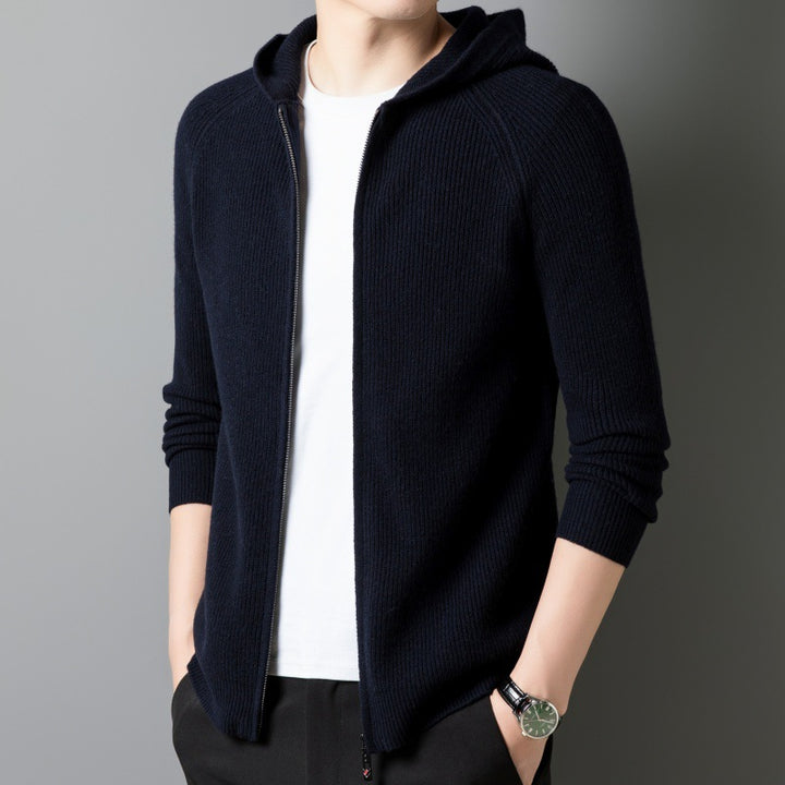 Herren Strickjacke mit Kapuze und modernen Akzenten Echoarchiv