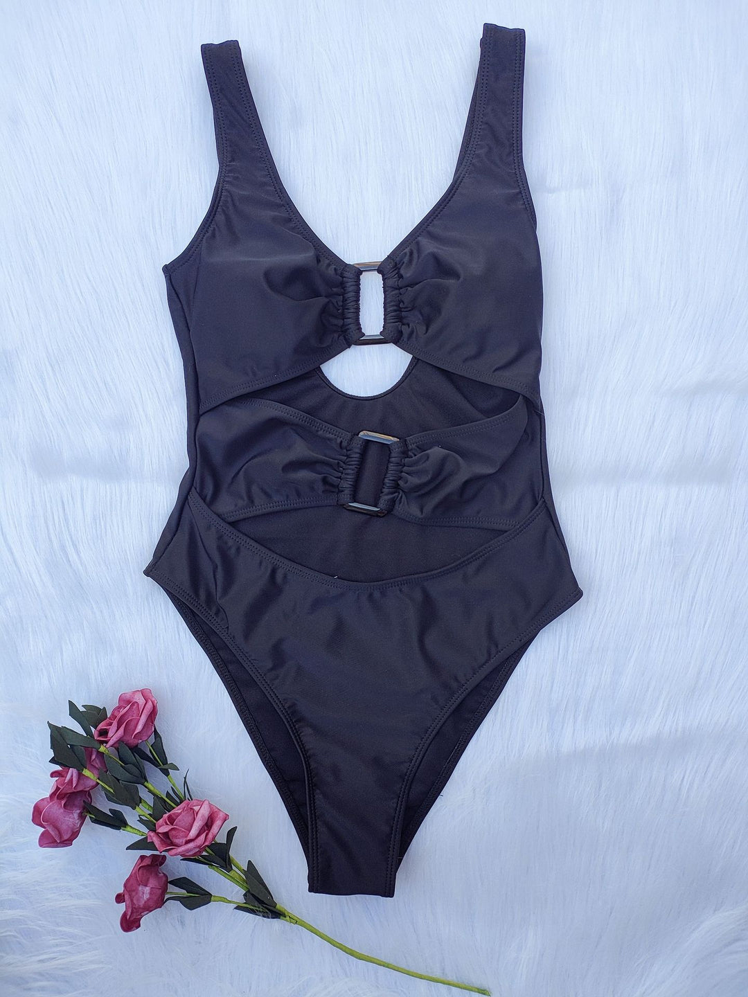 Damen Einteiler-Badeanzug mit modischen Cut-Outs und elegantem Design Echo Archiv