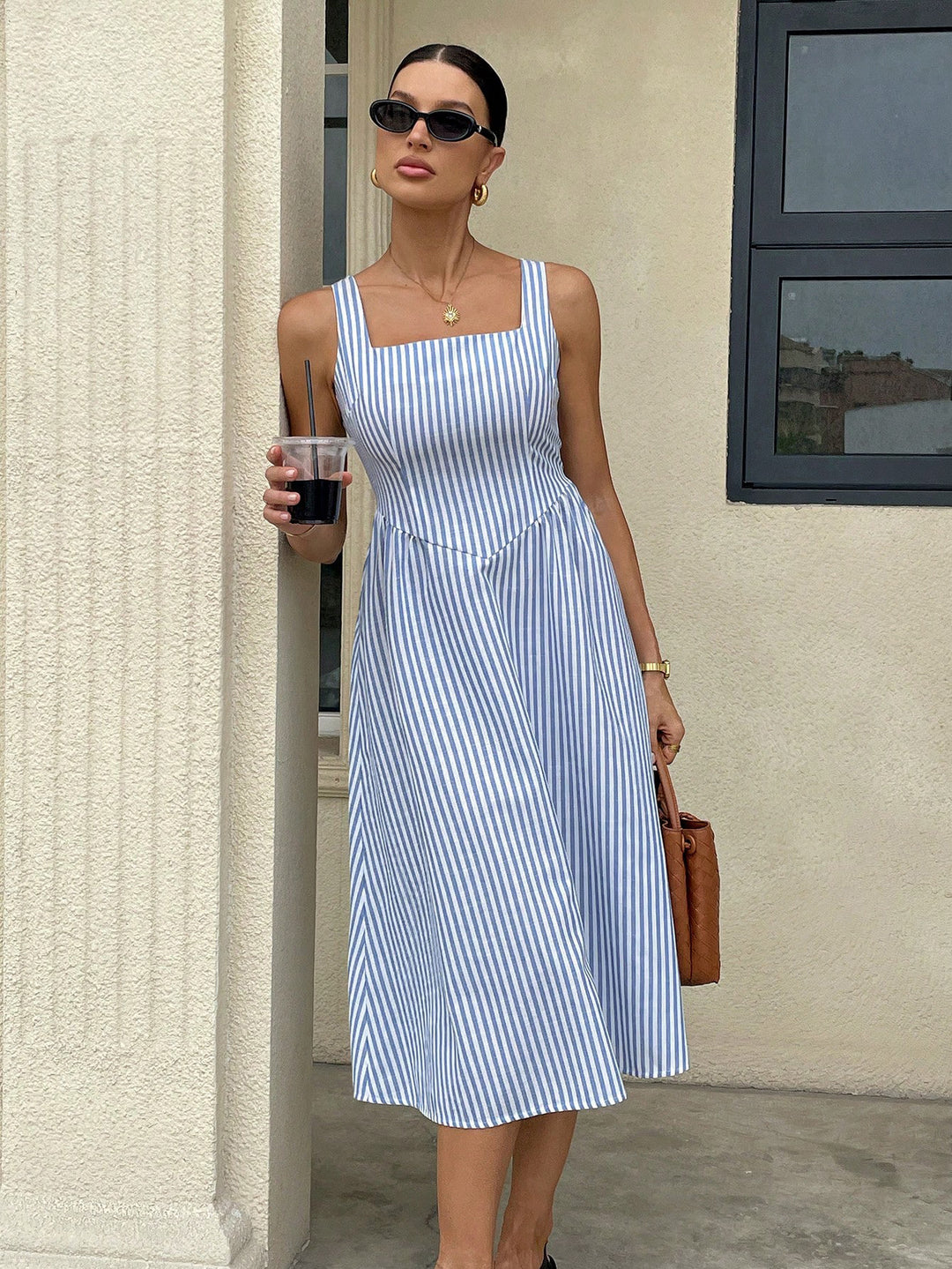 Damen Midikleid mit quadratischem Ausschnitt, breiten Trägern und tailliertem A-Linien Schnitt Echo Archiv