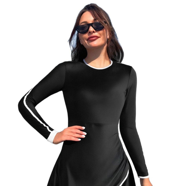 Damen Modischer Sportanzug mit langem Arm und asymmetrischem Rock Echo Archiv
