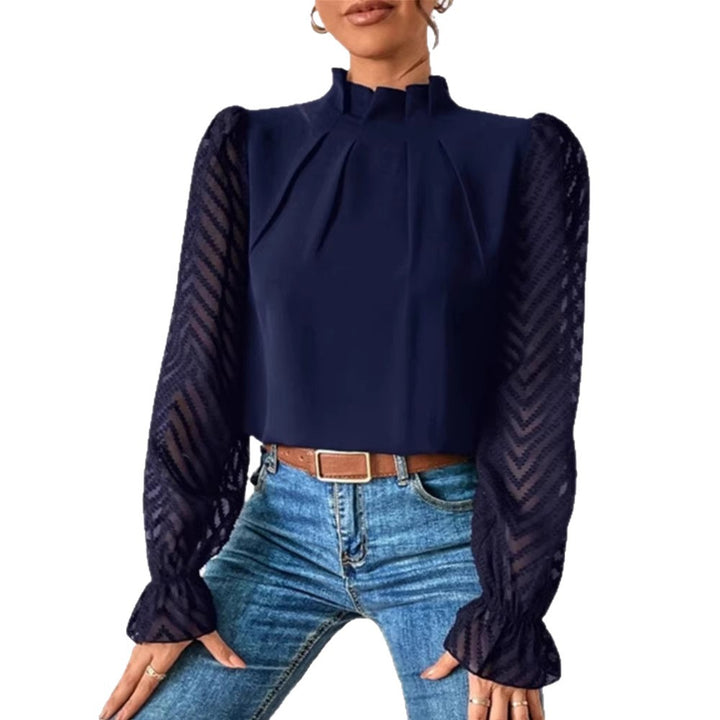 Damen Elegante Chiffonbluse mit Stehkragen, Faltenkante und transparenten Jacquard-Ärmeln – Élovi