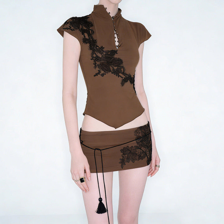 Damen Elegantes Poloshirt mit Spitzenapplikation und Knopfdetails Echo Archiv