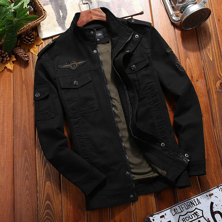 Herren leichter Canvas-Militärblouson mit Stehkragen, Schulterklappen und Mehrfach‑Pattentaschen Echoarchiv