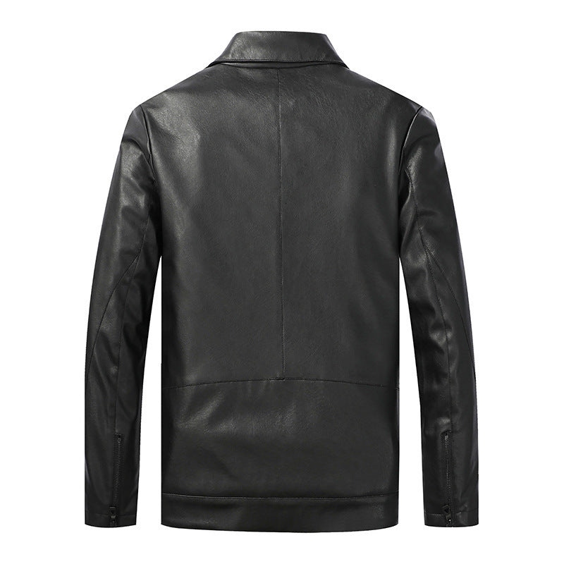 Herren Slim‑Fit Lederoptik-Truckerjacke mit Hemdkragen, verdecktem Reißverschluss und Pattentaschen Echoarchiv
