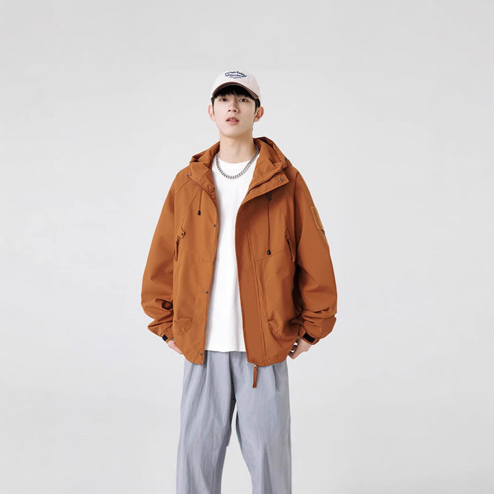 Herren Windbreaker-Jacke mit verstellbarem Kapuzenkragen und praktischen Taschen Echoarchiv
