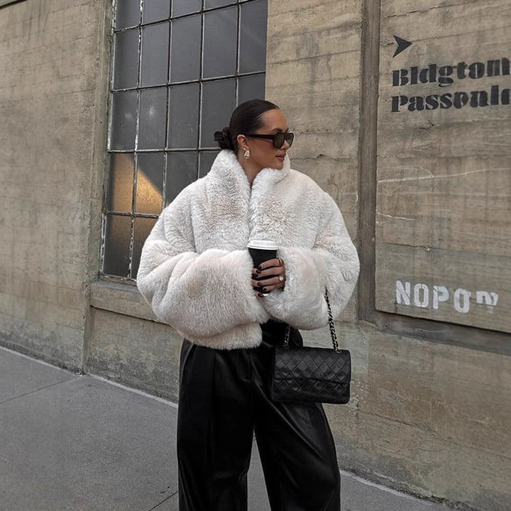 Damen Kurze kuschelige Faux‑Fur‑Bomberjacke mit voluminösem Schalkragen und kastiger Silhouette Echoarchiv