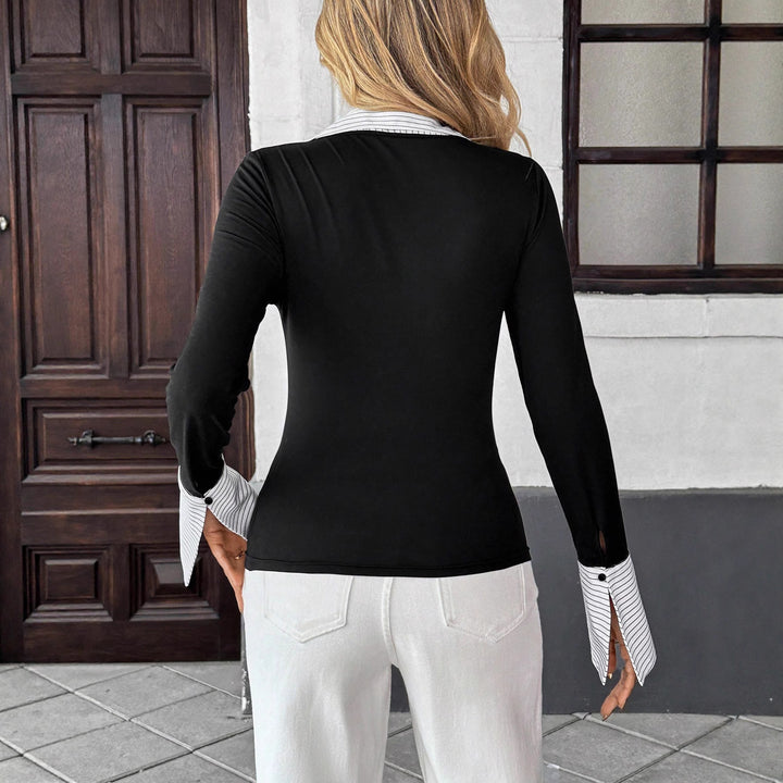 Damen Figurbetontes Layering-Shirt mit Hemdkragen, tiefem V‑Ausschnitt und ausgestellten Manschetten – Avérine