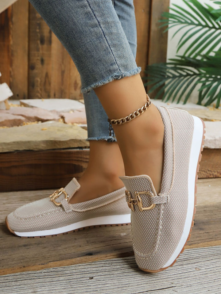 Damen Atmungsaktive Mesh-Slipper-Loafer mit goldfarbener Schnallendekor und leichter Gummisohle Echoarchiv
