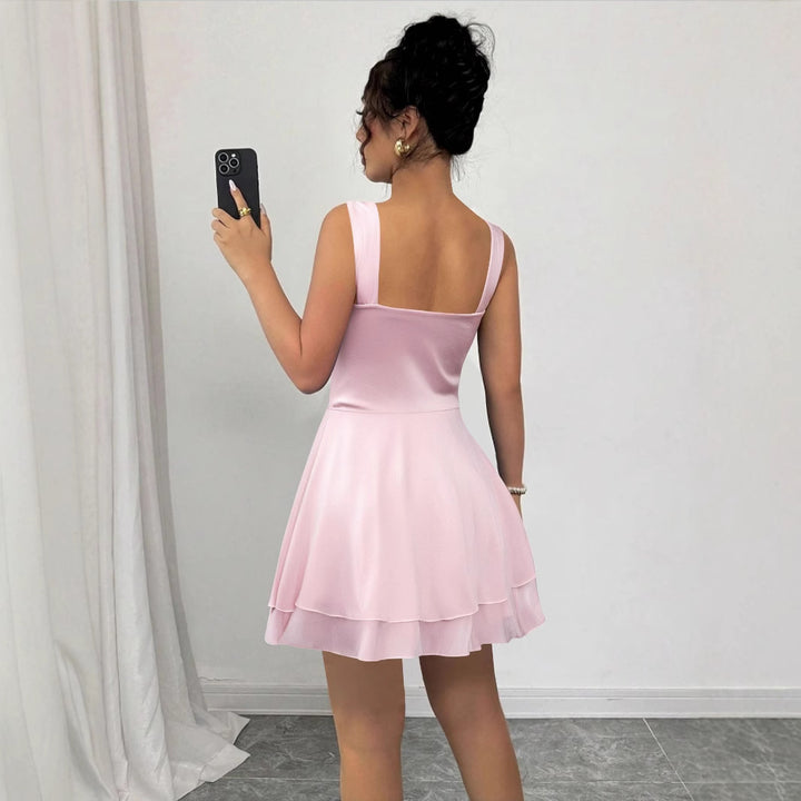 Damen Verspieltes Sommerkleid mit gerafftem Oberteil und schwingendem Rock Echo Archiv