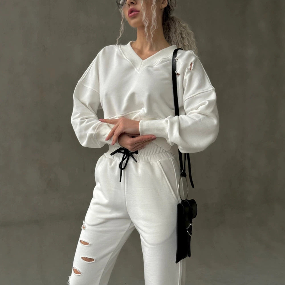 Damen kurzgeschnittenes Sweat-Set mit V-Ausschnitt, Rüschenbund Highwaist Jogginghose und Distressed-Details – Avérine