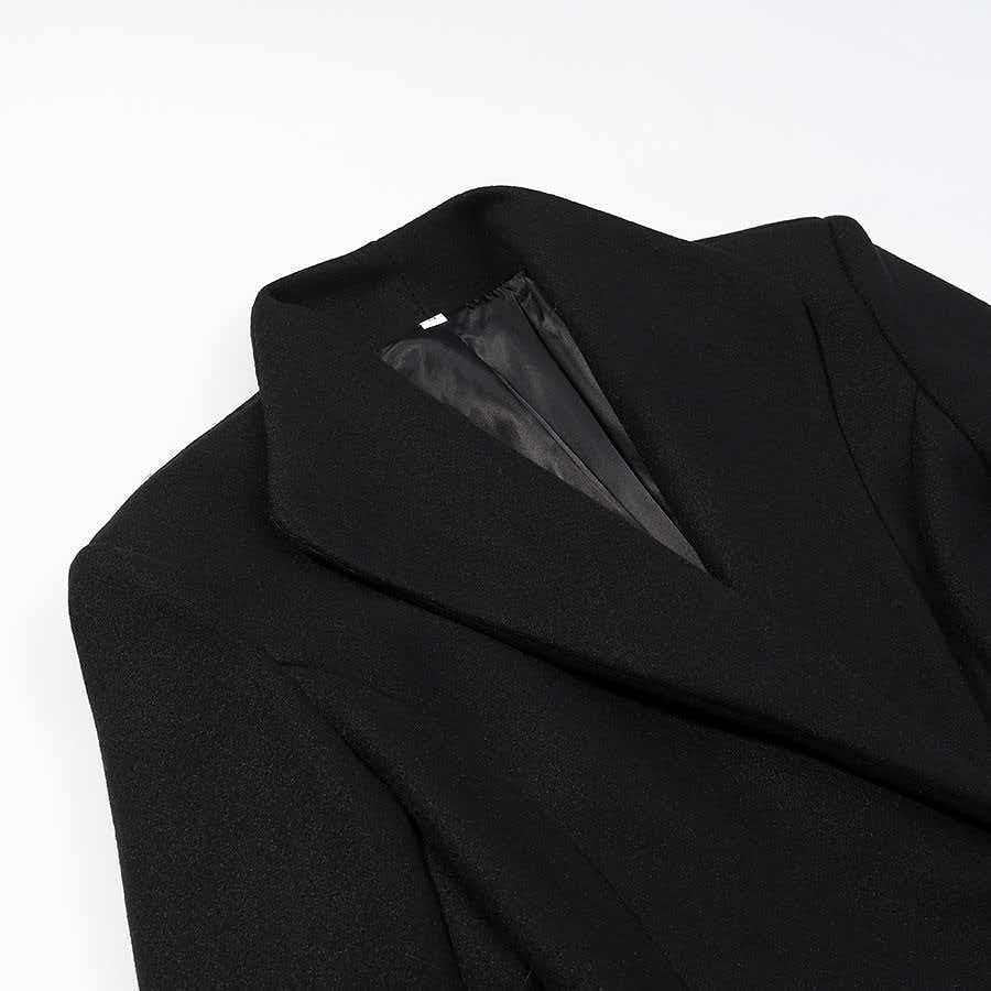 Damen Taillierter Longline-Mantel mit betonter Schulterpartie und Ein-Knopf-Verschluss Echo Archiv