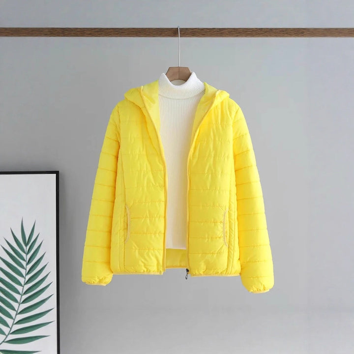 Damen leichte gesteppte Kapuzenjacke mit Thermoisolierung – Célinea