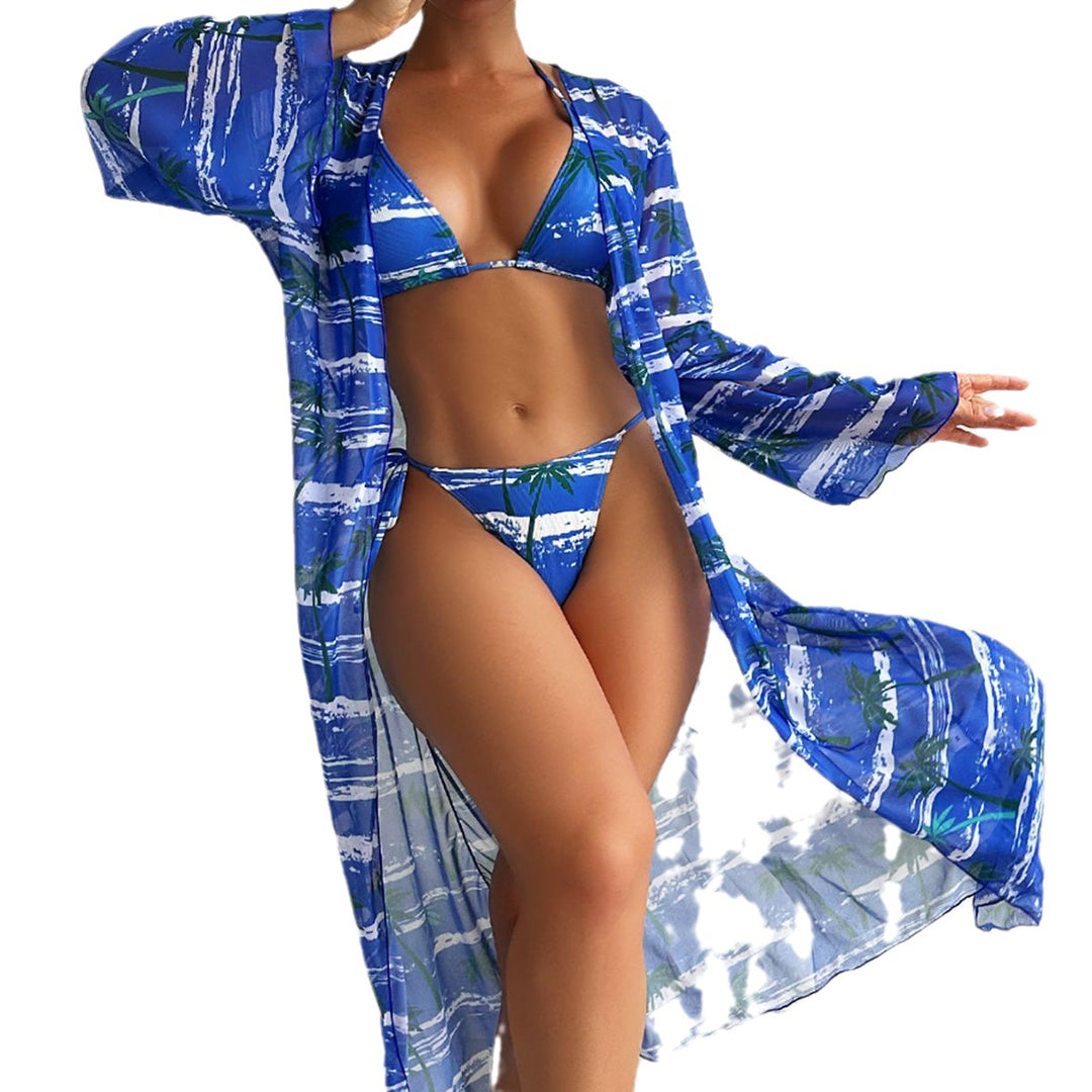 Damen Strandmode mit leicht transparentem Kimono und modischem Bikini Echo Archiv