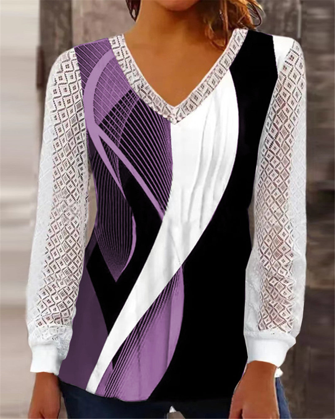 Damen V-Ausschnitt Bluse mit abstraktem Grafikprint und Spitzenärmeln Echo Archiv