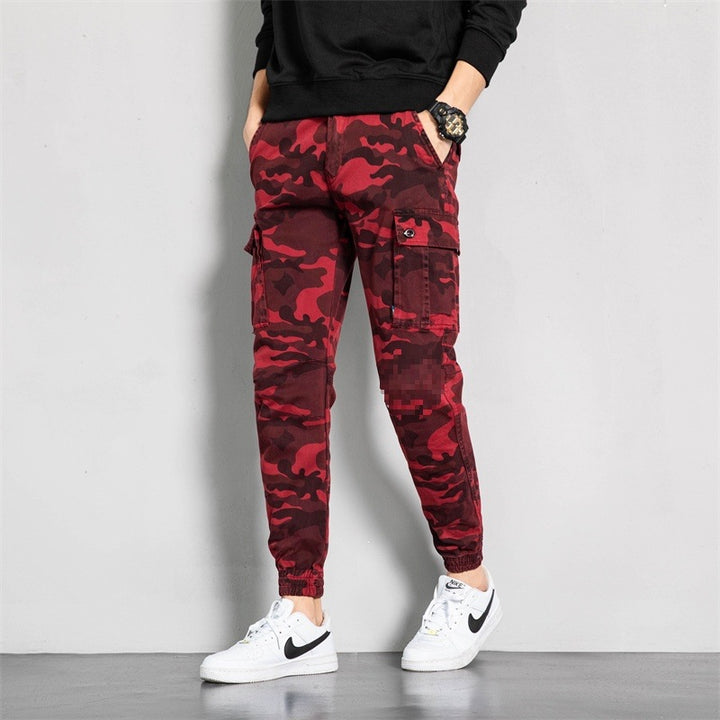 Herren Camouflage-Cargo-Jogginghose im tapered Schnitt mit elastischem Bund, Utility‑Taschen & gerippten Knöchelbündchen Echoarchiv