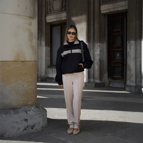 Damen Cropped Bomberjacke mit Kontraststreifen, Stehkragen und kastiger Silhouette Echoarchiv