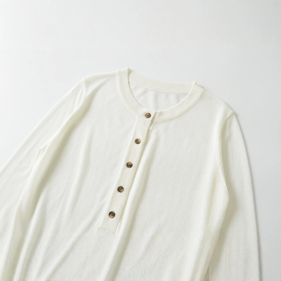 Damen Feiner Kurzcardigan mit Rundhals, Knopfleiste und taillierendem Bündchen Echoarchiv