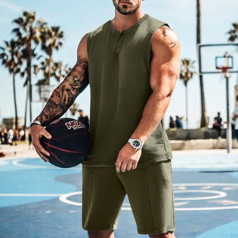 Herren sportliches Trainingsoutfit mit ärmellosem Oberteil und Shorts Echoarchiv