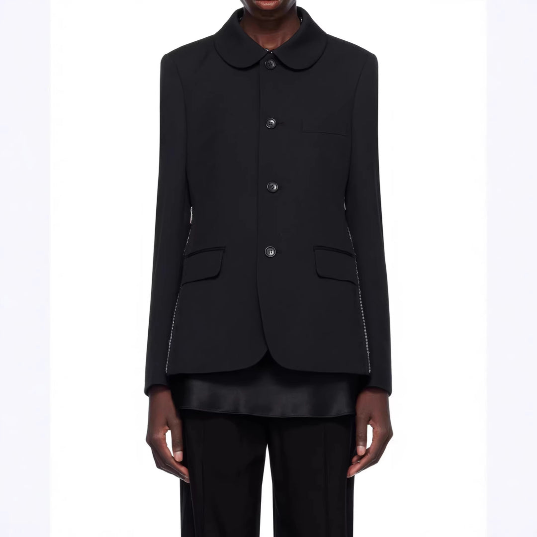 Damen Blazerjacke mit rundem Bubikragen, seitlichen Metallreißverschlüssen und Pattentaschen Echoarchiv