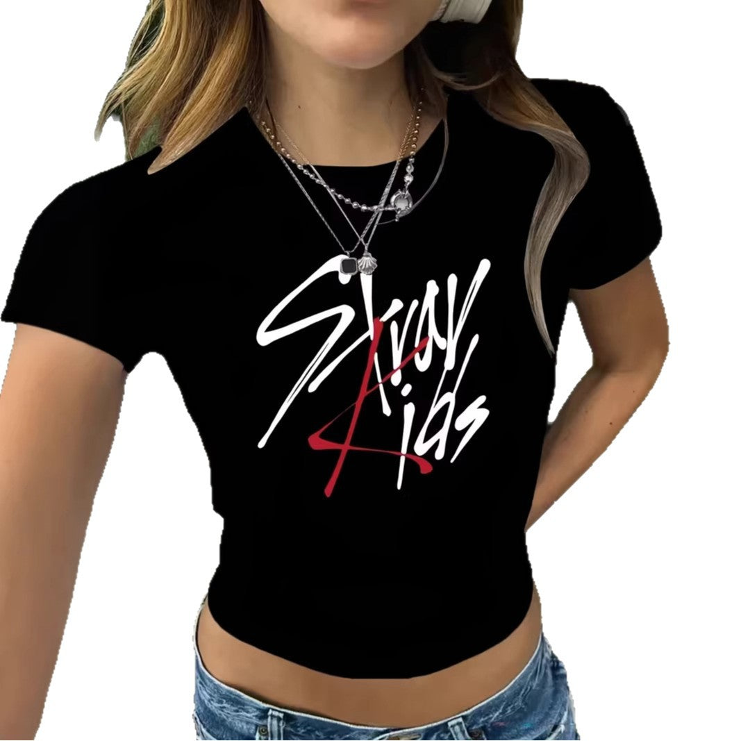 Damen Crop-T-Shirt mit kreativem Schriftzug und figurbetontem Schnitt Echo Archiv