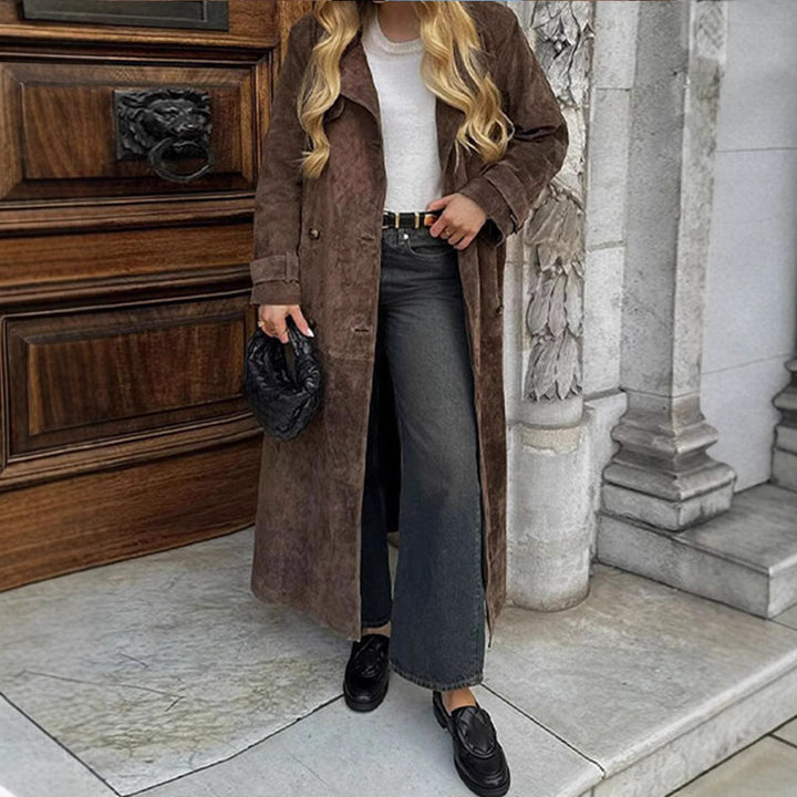 Damen Langer Doppelreihiger Trenchcoat aus Veloursleder-Optik mit Taillengürtel Echo Archiv