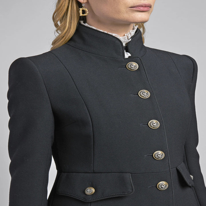 Damen Taillierter Mantel im Uniform‑Tailoring mit Stehkragen, Zierknopfleiste und Pattentaschen Echoarchiv