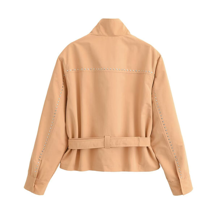 Damen Kurze taillierte Jacke mit Nietenbesatz und Bindegürtel Echoarchiv
