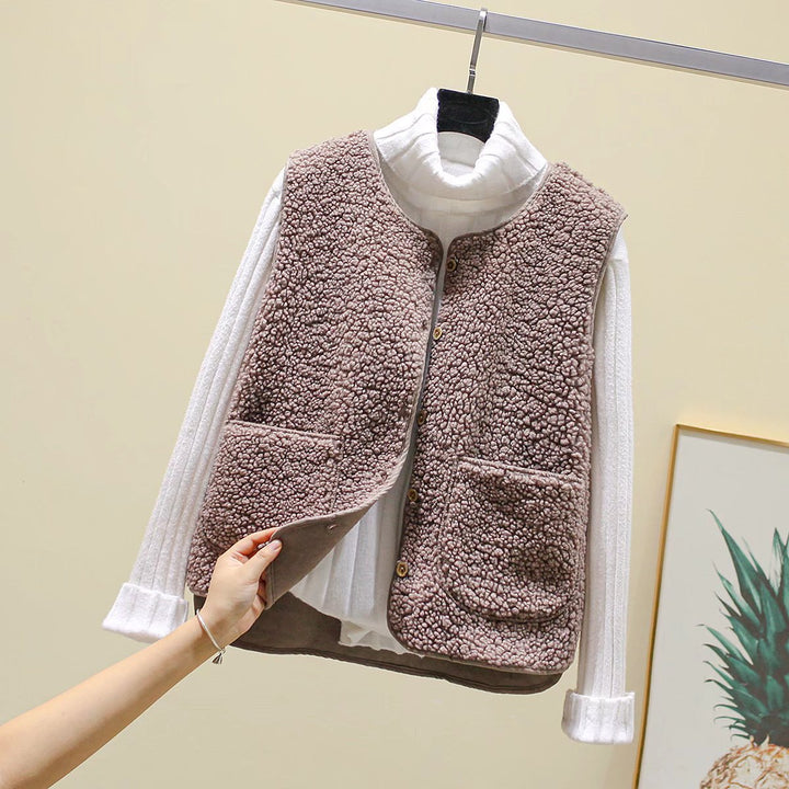 Damen Teddy-Fleece Weste mit Knopfleiste und Aufgesetzten Taschen – Avérine