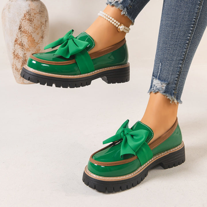 Damen Lack-Loafer mit großer Zierschleife und profilierter Gummisohle – Lioré