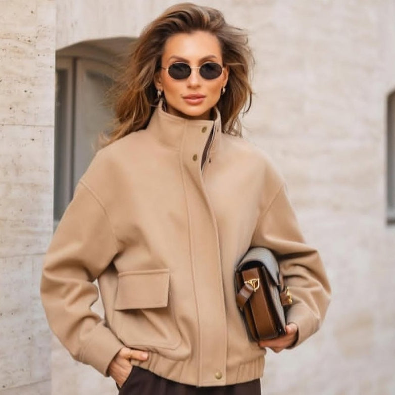 Damen Kurzblouson aus Wollmix im Utility‑Look mit Stehkragen, Klappentaschen und elastischem Saum Echo Archiv