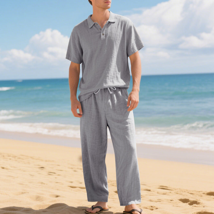 Herren lässiges Sommer-Outfit mit hochwertigem kurzärmligem Polo und bequemen Leinen-Hosen Echoarchiv
