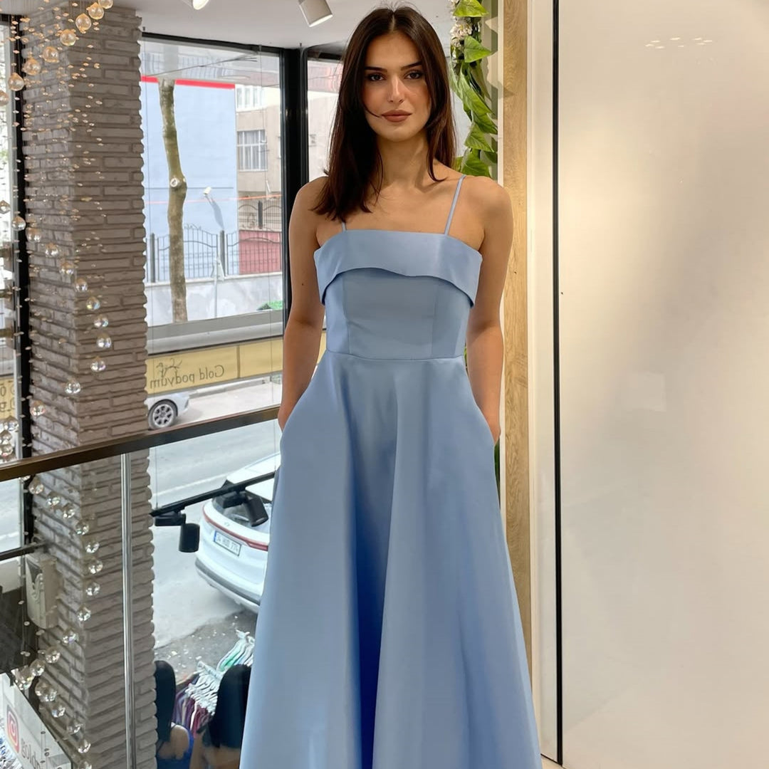 Damen Abendkleid mit feinen Spaghettiträgern und fließendem Rock Echo Archiv