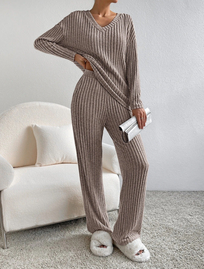 Damen Eleganter und bequemer Strickanzug Echo Archiv
