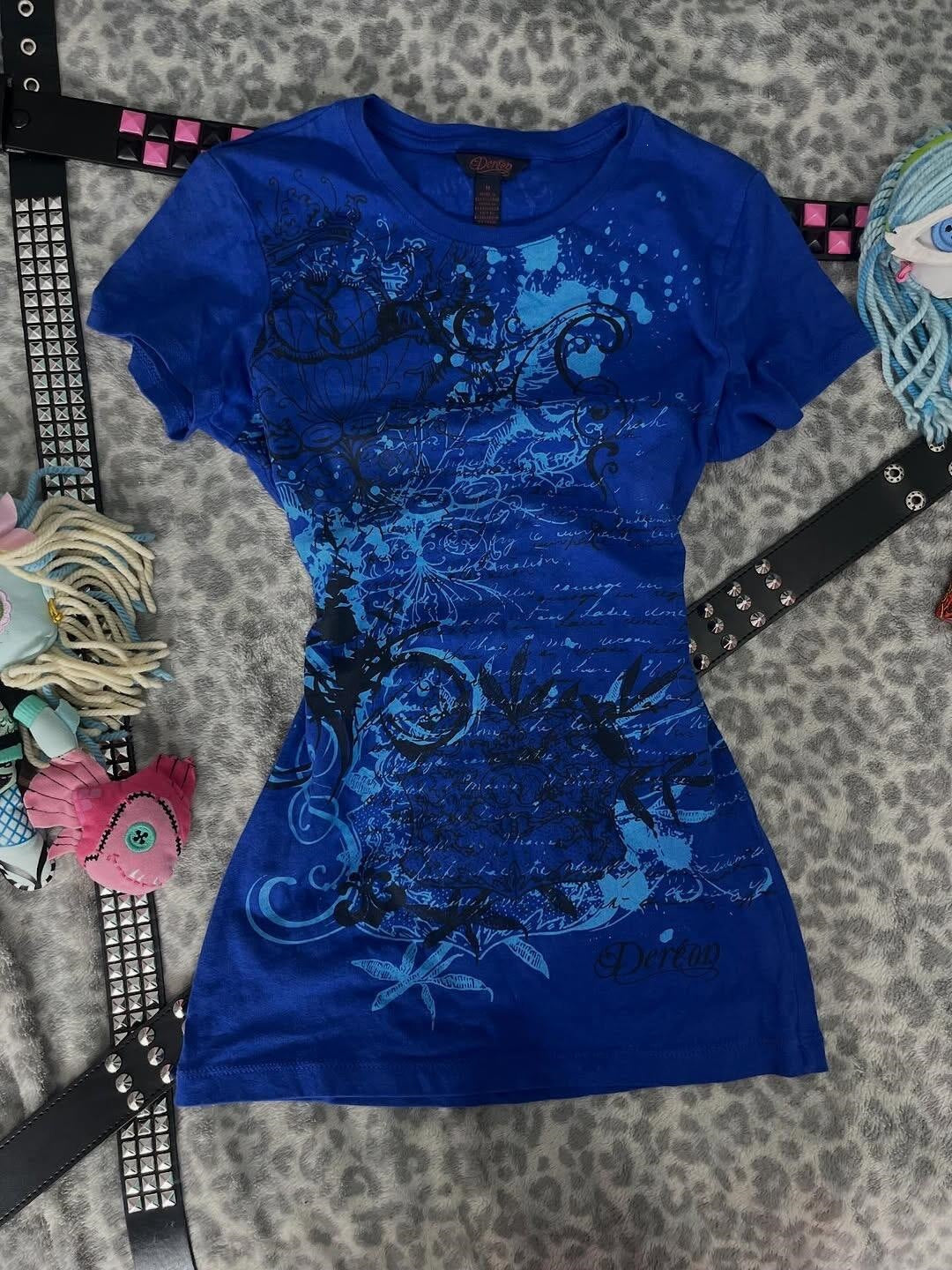 Damen Grafik-Print T-Shirt mit urbanem Kunstdesign Echo Archiv