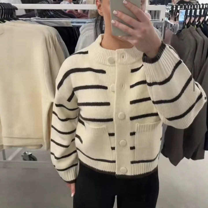 Damen Oversize Cropped‑Strickjacke im Blousonstil mit Kontraststreifen und großen Knöpfen Echo Archiv