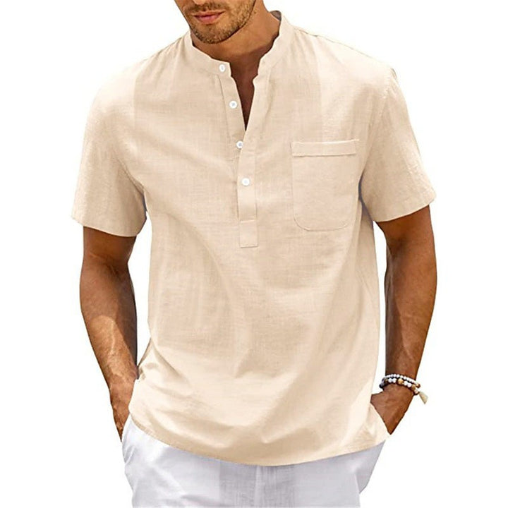 Herren Kurzarmhemd mit modernem Henley-Kragen und praktischer Brusttasche Echoarchiv